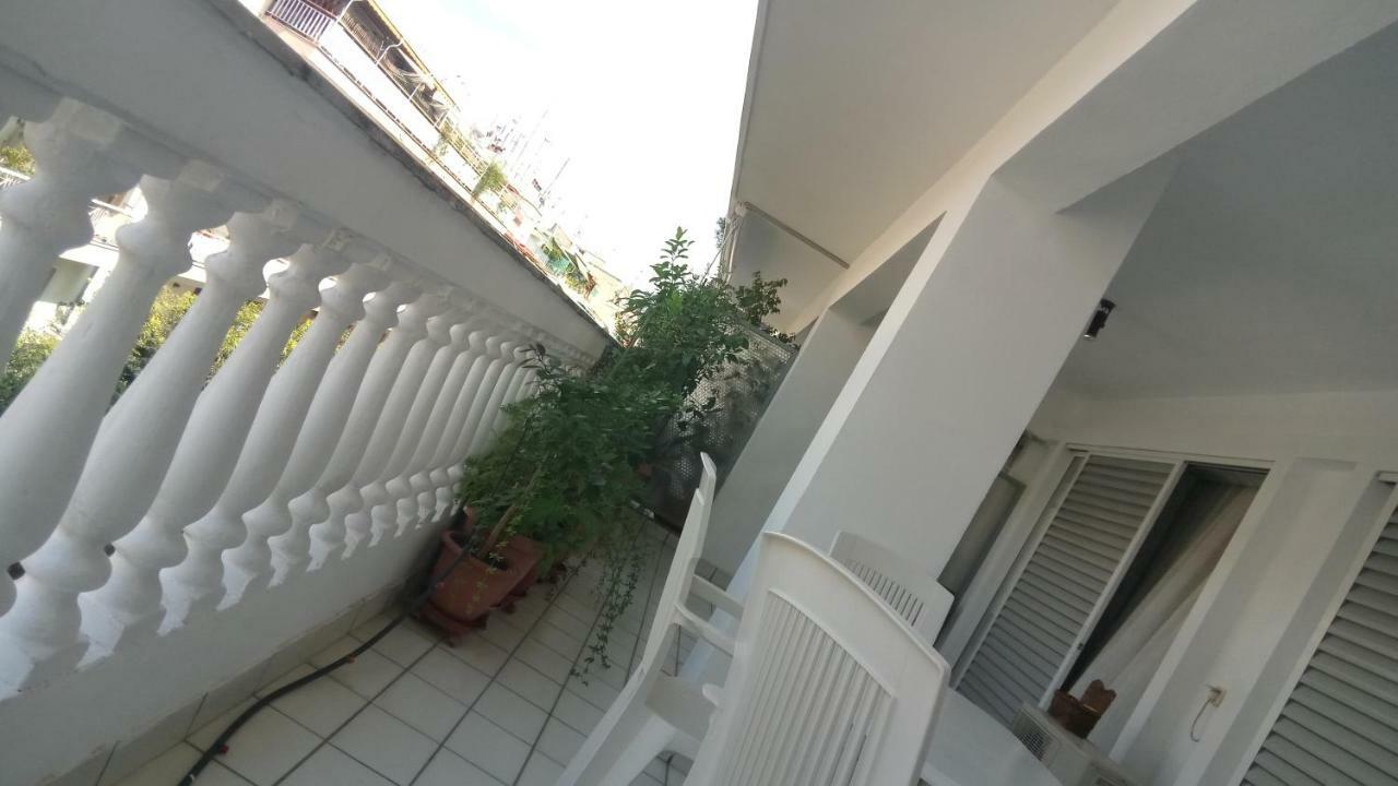 Appartement With Many Books