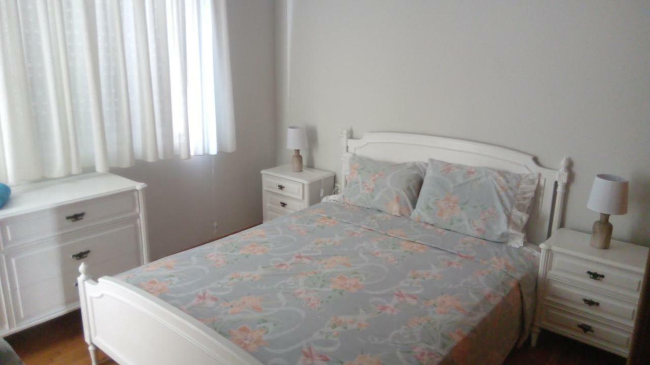 Appartement With Many Books Thessaloniki